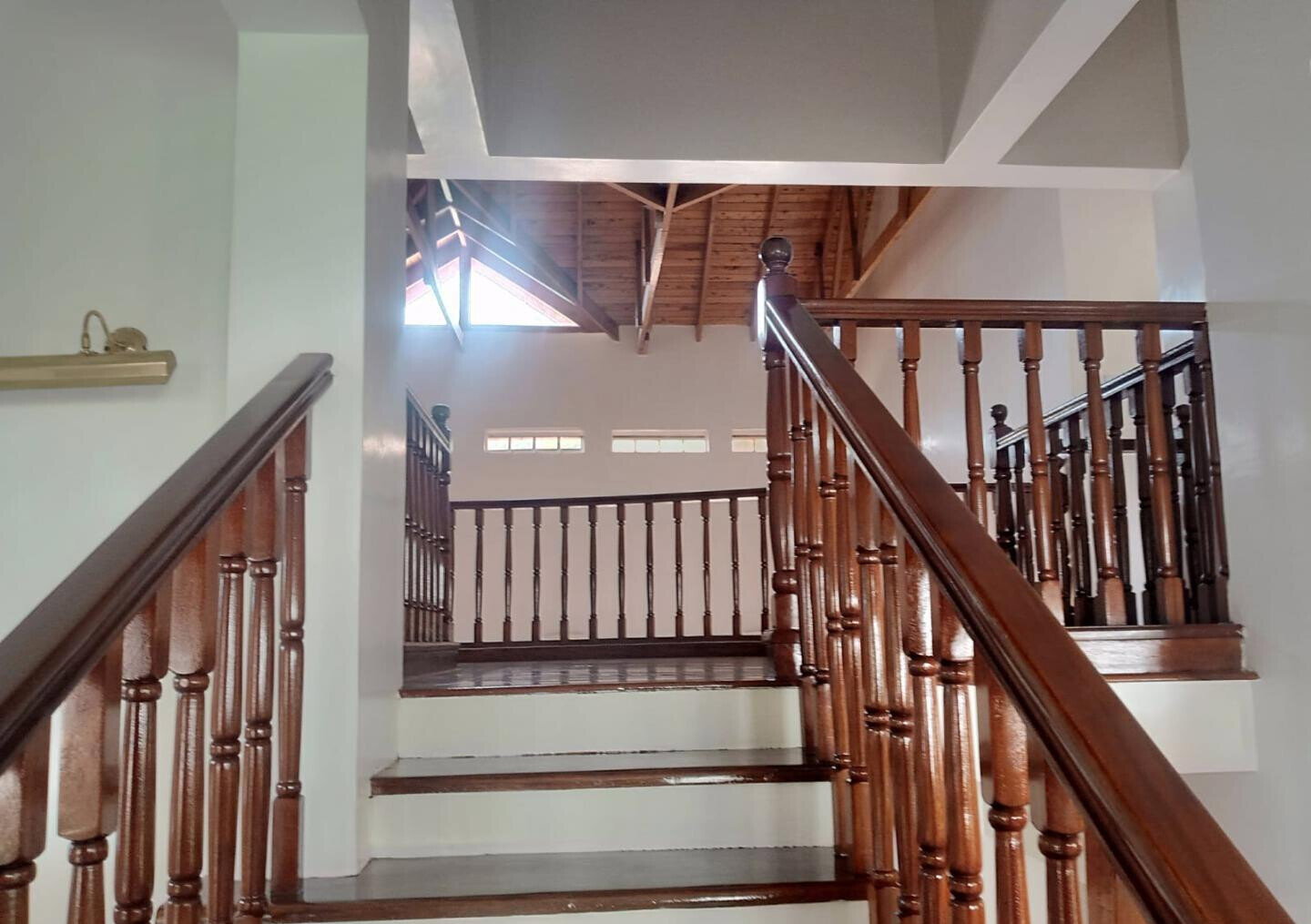 0.15 Acre 5BR Haven with Garden