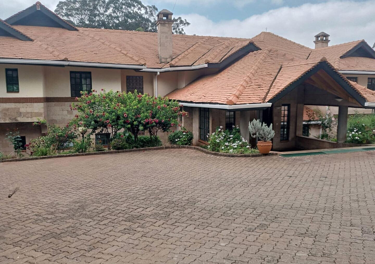 0.15 Acre 5BR Haven with Garden