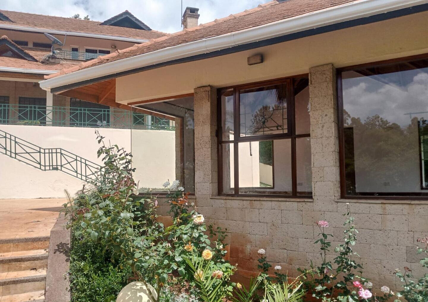 0.15 Acre 5BR Haven with Garden