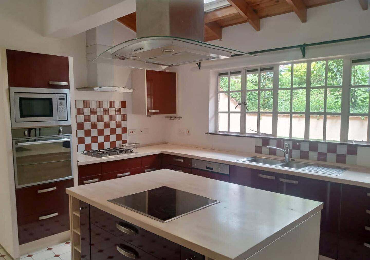 0.15 Acre 5BR Haven with Garden