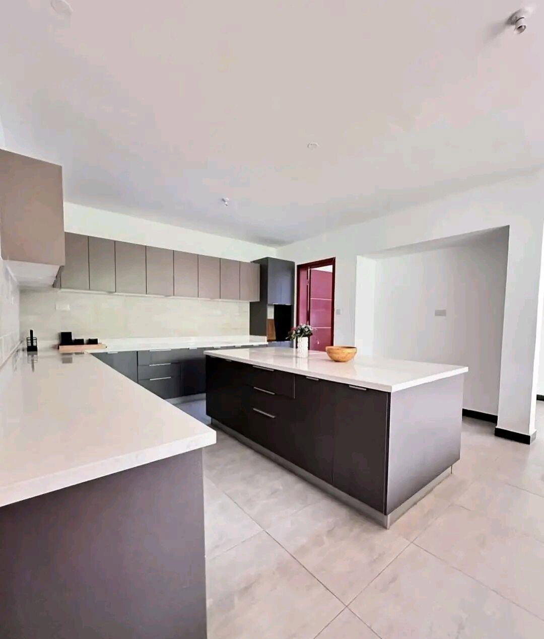 5-Ensuite Townhouse with Forest Views & DSQ – Karen Ololua