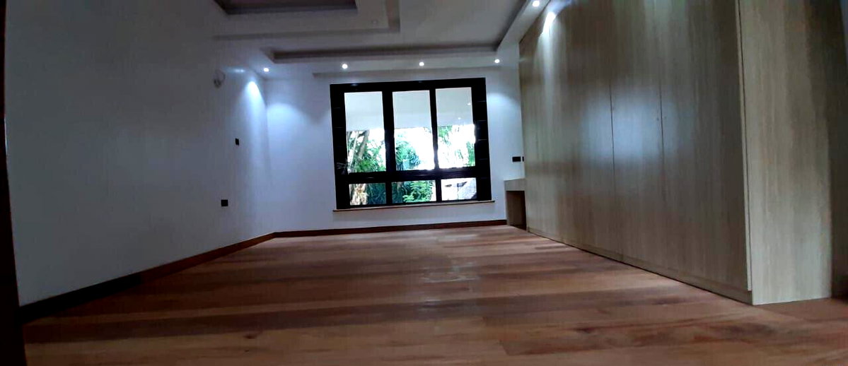 Brand-New 5-Bed Villa with Chef's Kitchen & Clubhouse - Lavington