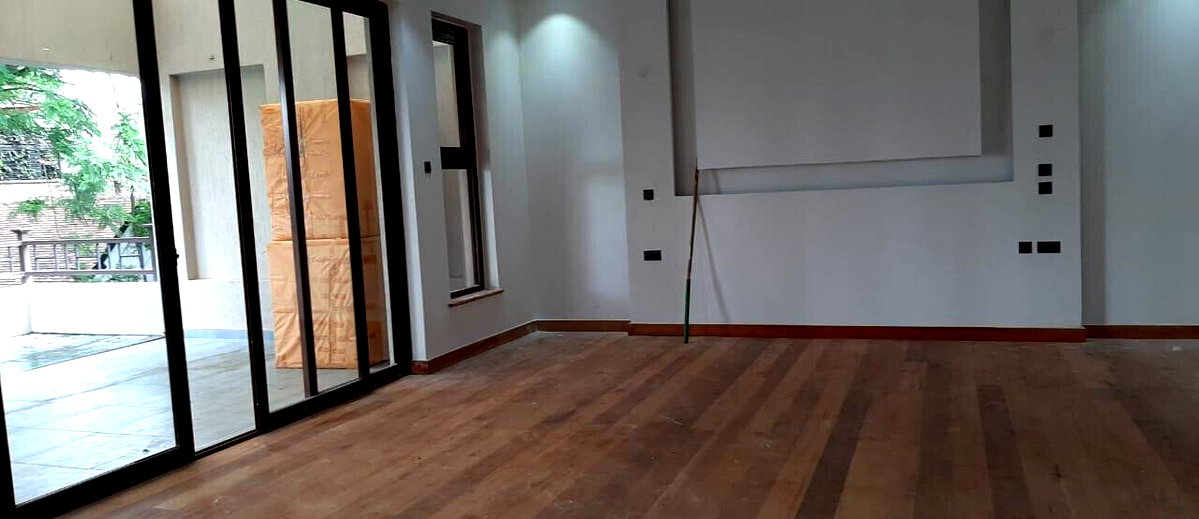 Brand-New 5-Bed Villa with Chef's Kitchen & Clubhouse - Lavington