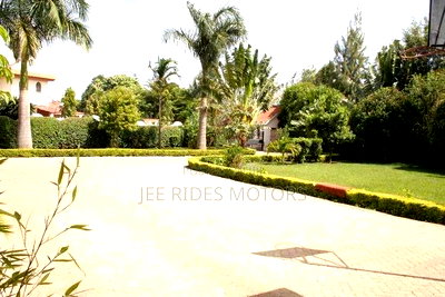 7 Bedroom House for Sale in Nyari Nairobi - Image 3