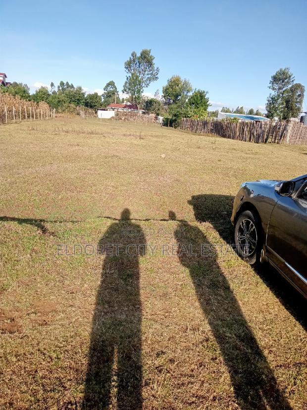 1/4 Plot Outspan Touching Tarmac Highway.