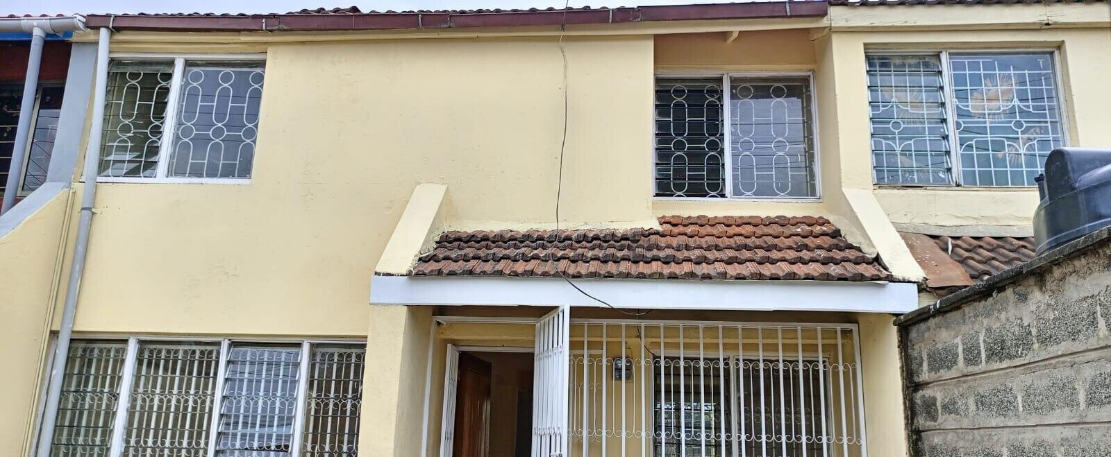 4BR Maisonette with DSQ & Private Garden - Donholm Greenfields