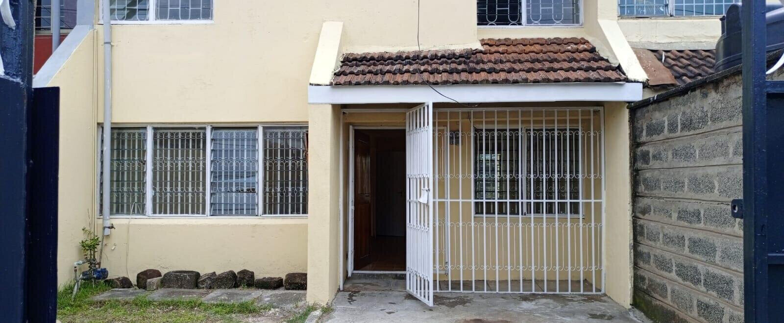 4BR Maisonette with DSQ & Private Garden - Donholm Greenfields