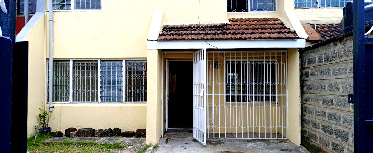 4BR Maisonette with DSQ & Private Garden - Donholm Greenfields