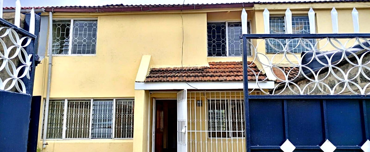 4BR Maisonette with DSQ & Private Garden - Donholm Greenfields