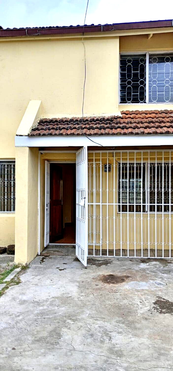 4BR Maisonette with DSQ & Private Garden - Donholm Greenfields