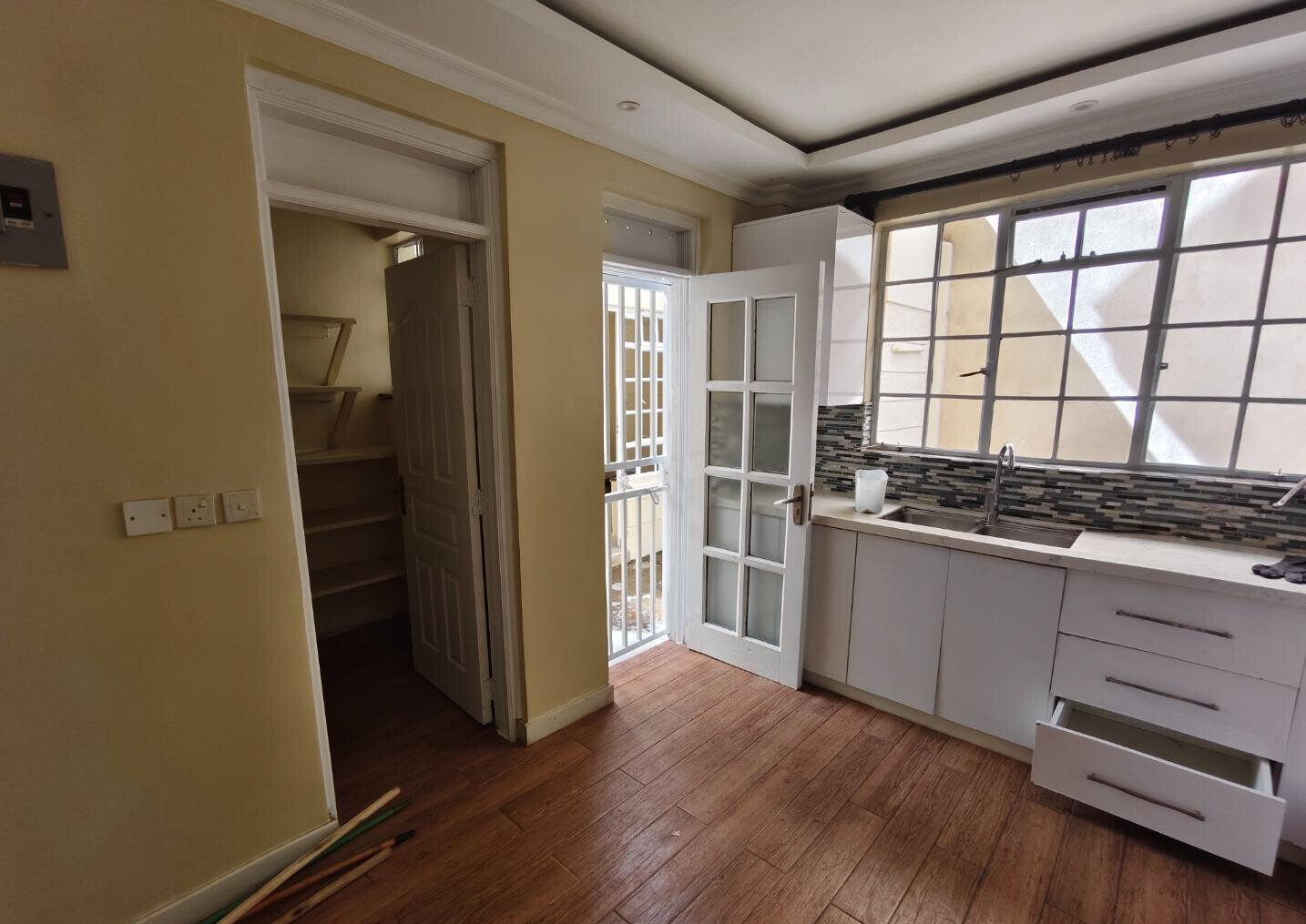 5-Ensuite Townhouse with Fireplace & DSQ - Lavington