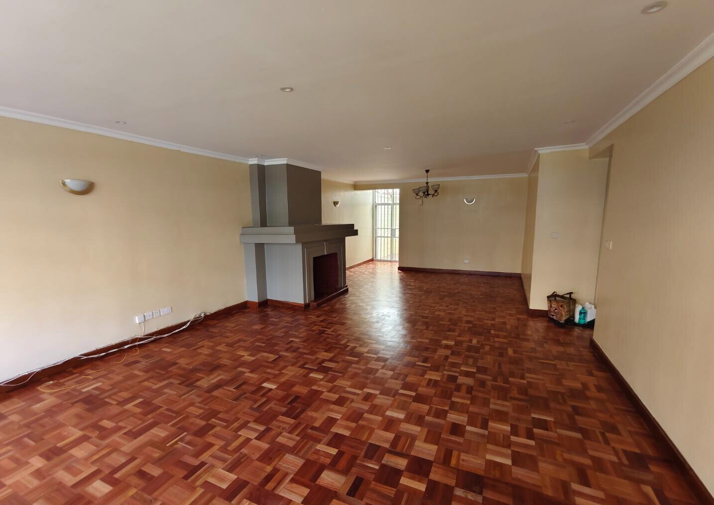 5-Ensuite Townhouse with Fireplace & DSQ - Lavington