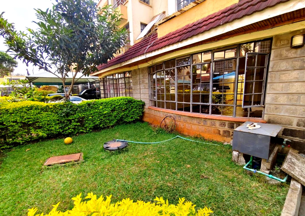 5-Ensuite Townhouse with Fireplace & DSQ - Lavington
