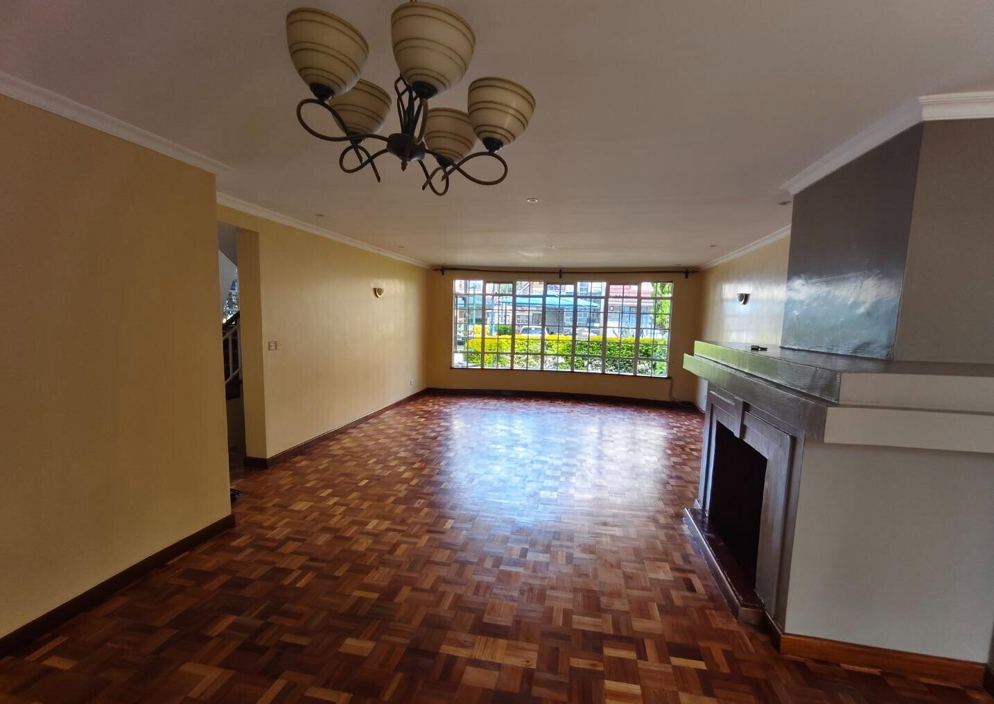 5-Ensuite Townhouse with Fireplace & DSQ - Lavington