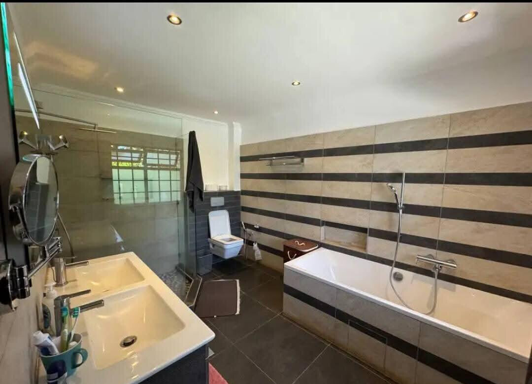 UN-Approved 5BR All-Ensuite Villa with Pool Access - Runda