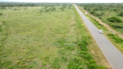 Prime 1 Acre Ewuaso Touching Tarmac at 3m - Image 5