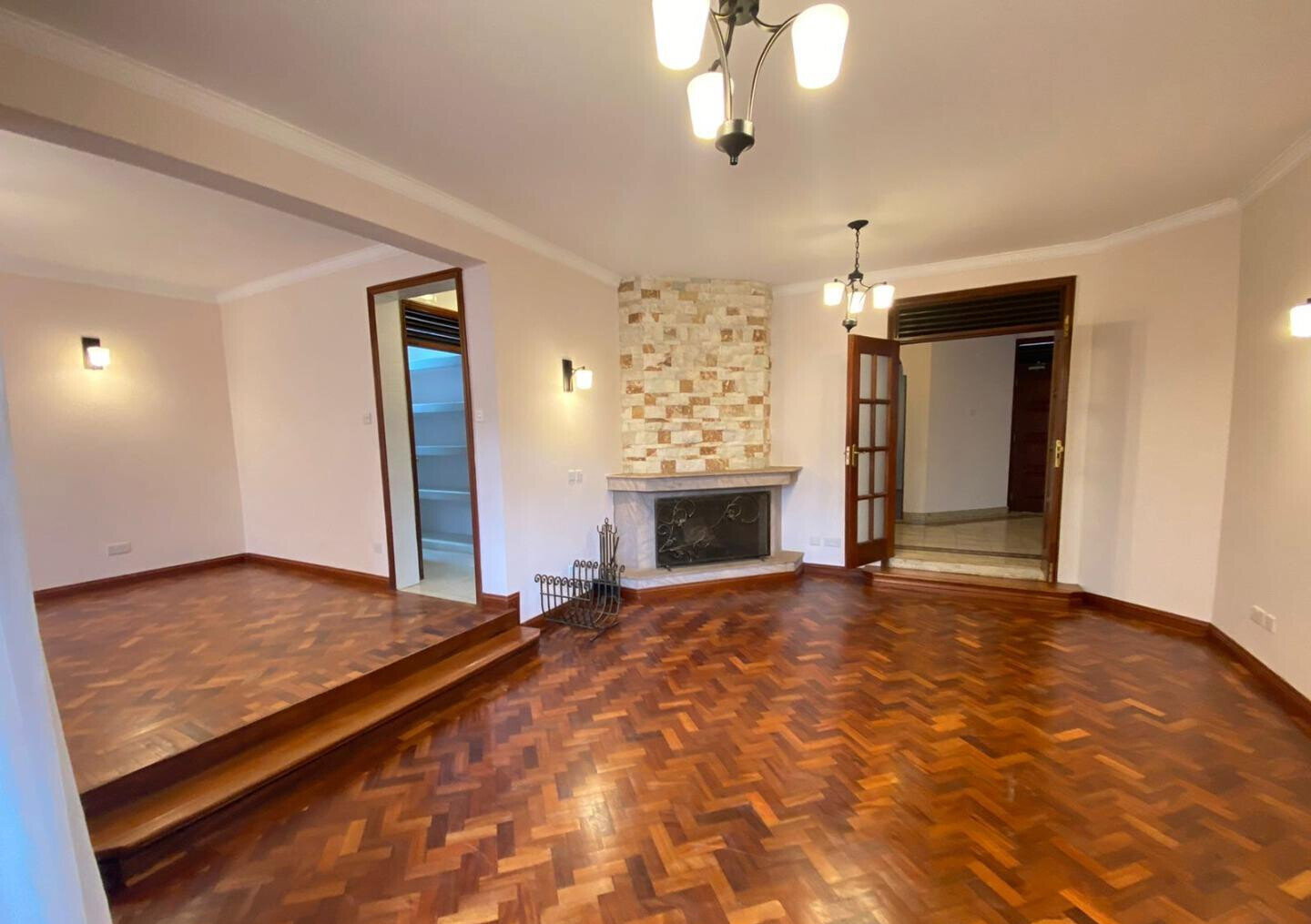 Newly Renovated 5-Bed Townhouse with Staff Quarters - Riverside Drive
