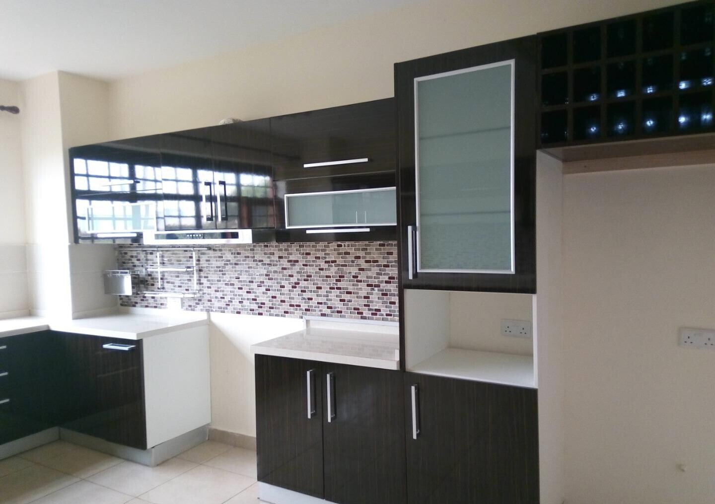 4BR All-Ensuite Townhouse with Jacuzzi & Fireplace - New Runda