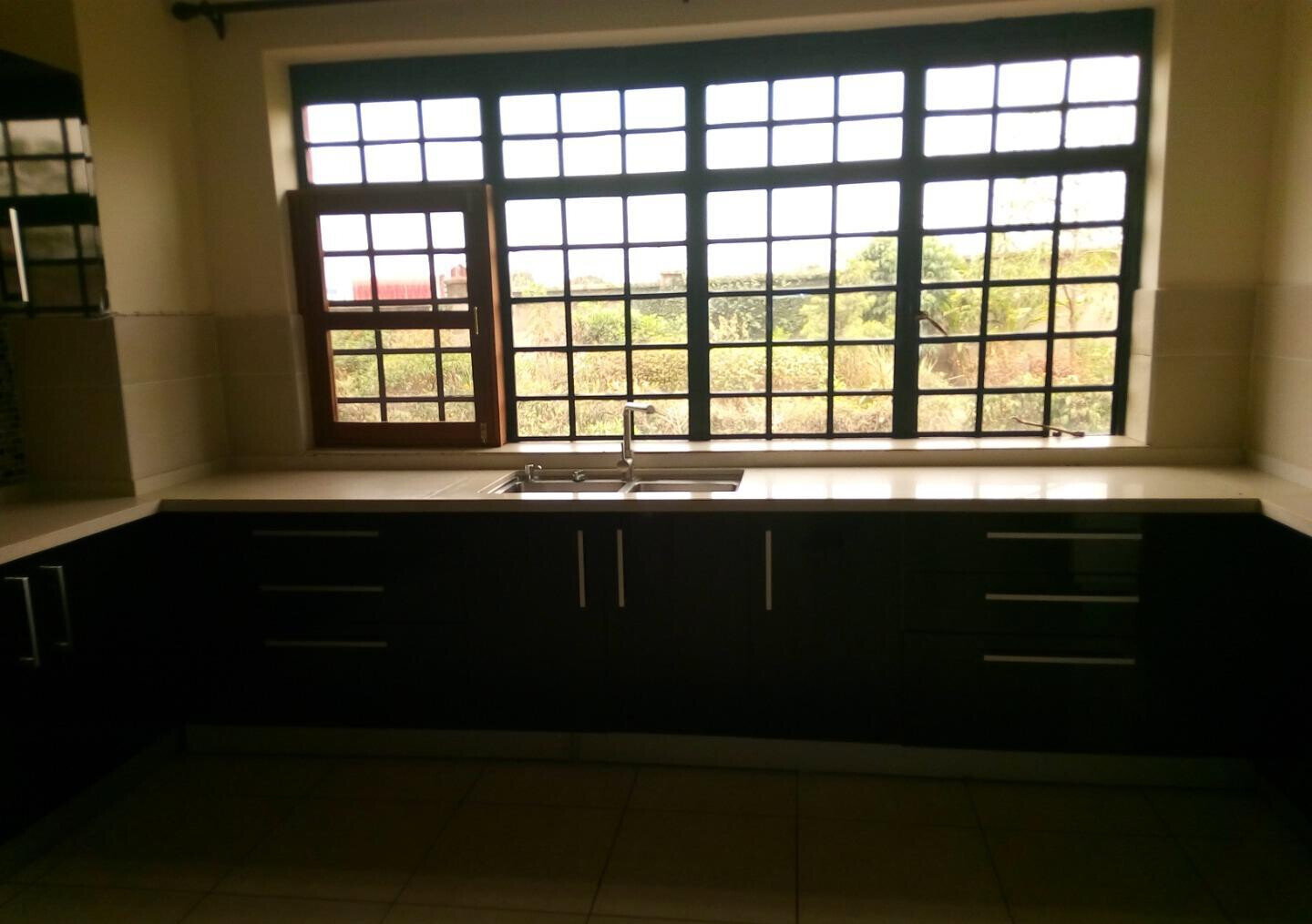 4BR All-Ensuite Townhouse with Jacuzzi & Fireplace - New Runda