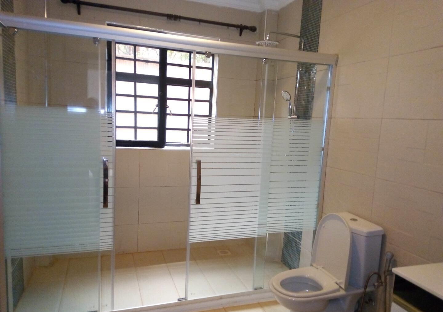 4BR All-Ensuite Townhouse with Jacuzzi & Fireplace - New Runda