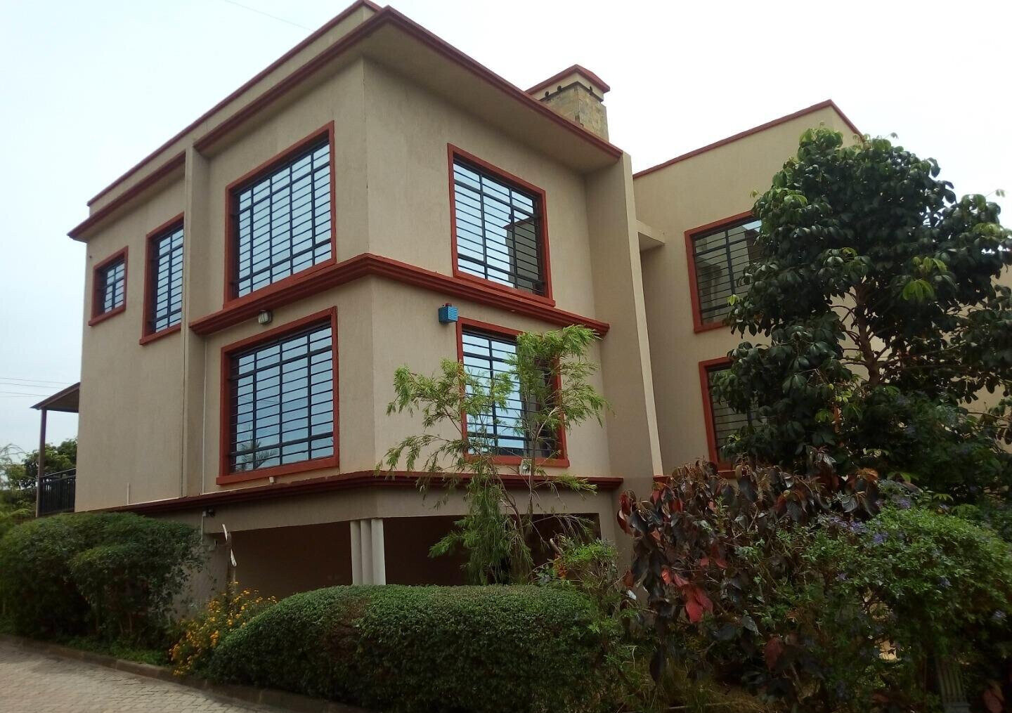 4BR All-Ensuite Townhouse with Jacuzzi & Fireplace - New Runda