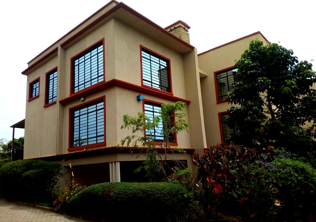 4BR All-Ensuite Townhouse with Jacuzzi & Fireplace - New Runda