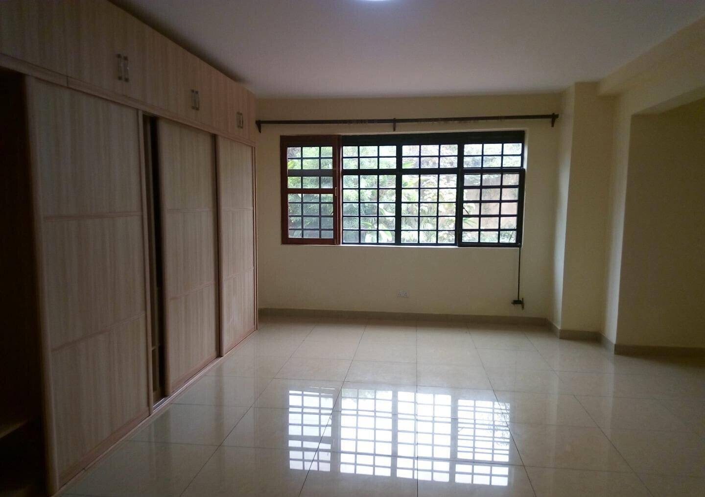 4BR All-Ensuite Townhouse with Jacuzzi & Fireplace - New Runda