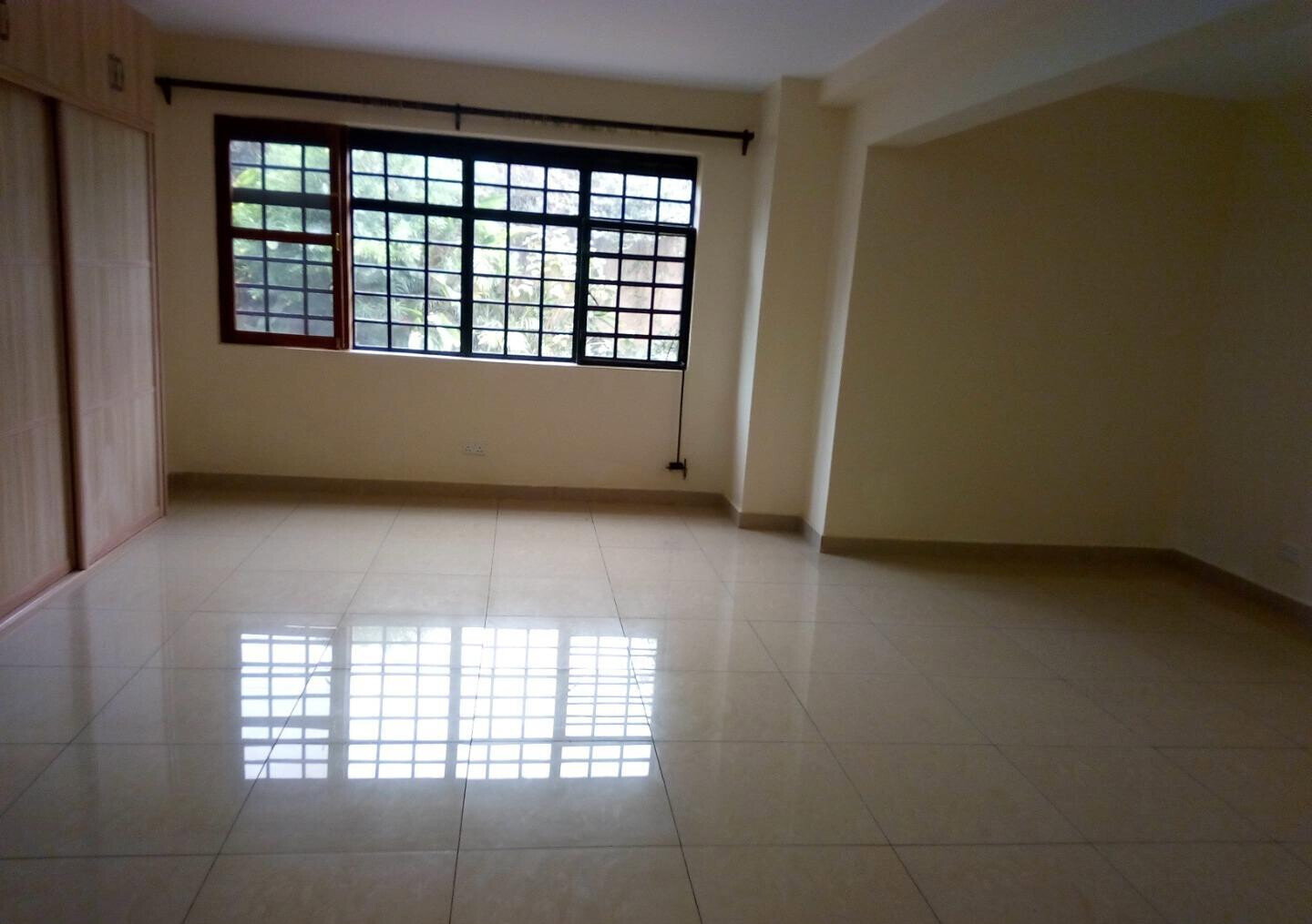 4BR All-Ensuite Townhouse with Jacuzzi & Fireplace - New Runda