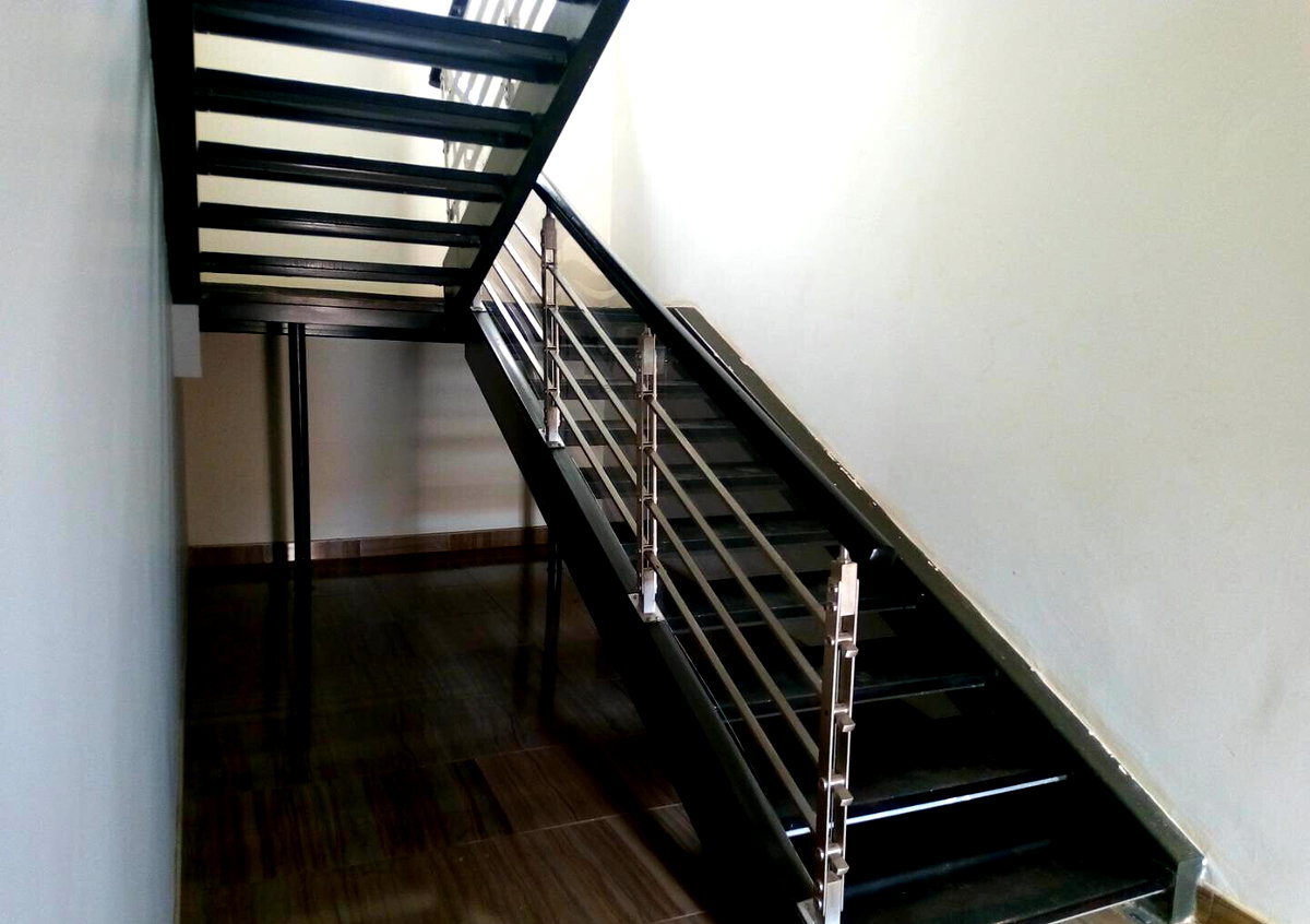 4BR All-Ensuite Townhouse with Jacuzzi & Fireplace - New Runda