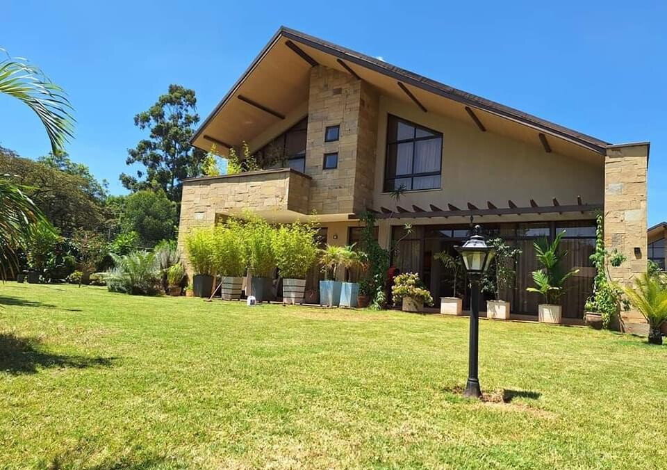 4-Ensuite Townhouse with DSQ & Shared Pool – Karen