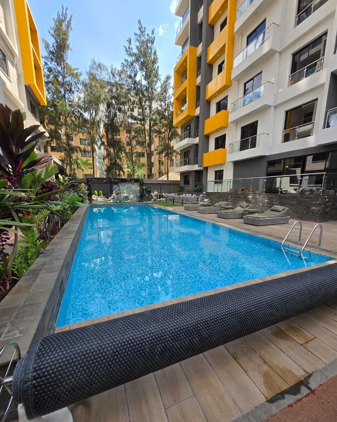 3BR Manhattan-Style Apartment with Heated Pool - Kilimani