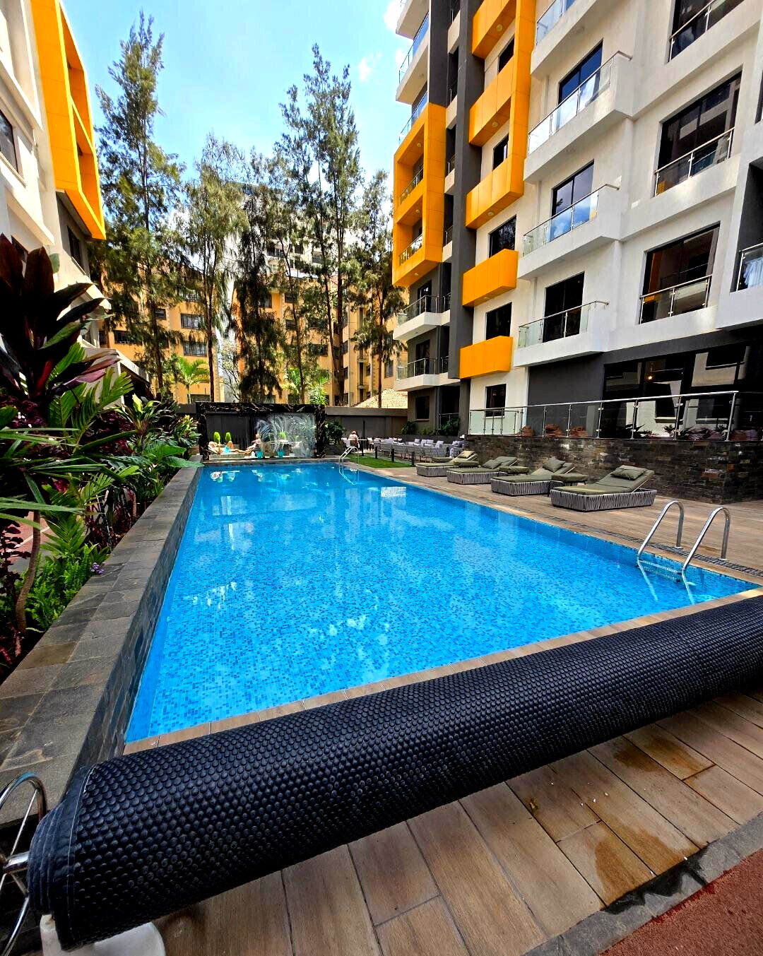 3BR Manhattan-Style Apartment with Heated Pool - Kilimani