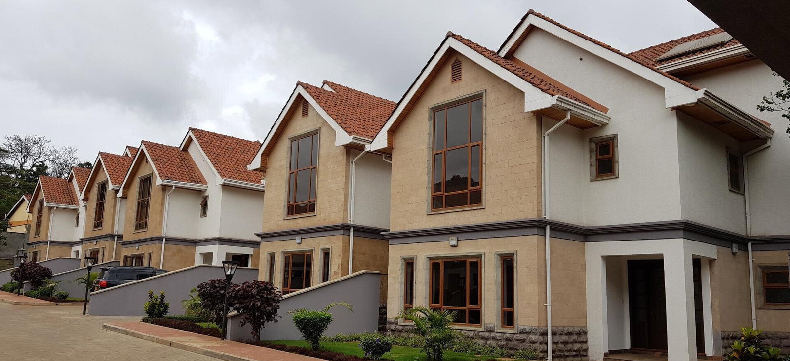 5-Ensuite Townhouse with Garden & DSQ Near Valley Arcade