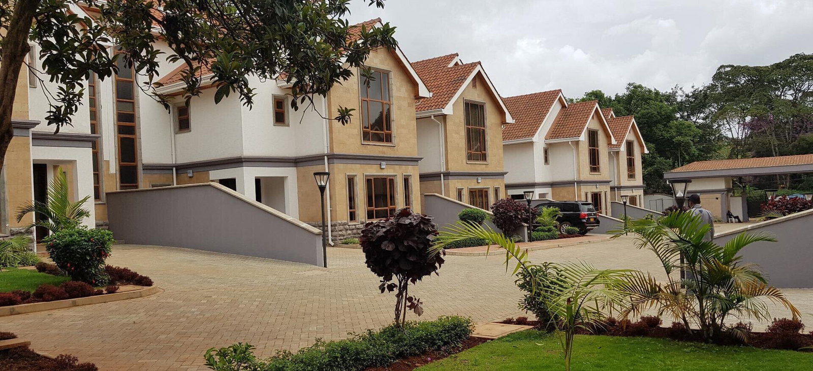 5-Ensuite Townhouse with Garden & DSQ Near Valley Arcade