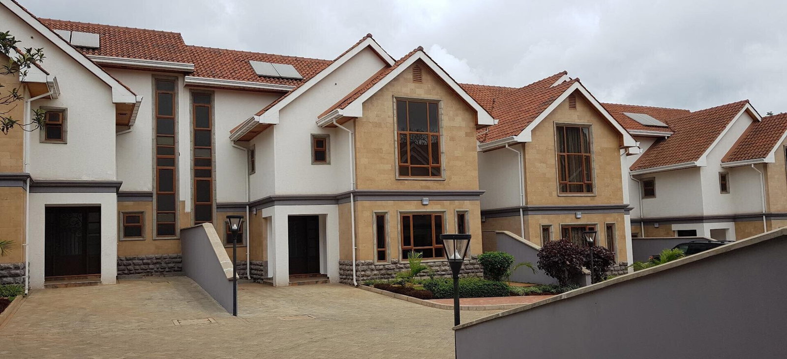 5-Ensuite Townhouse with Garden & DSQ Near Valley Arcade