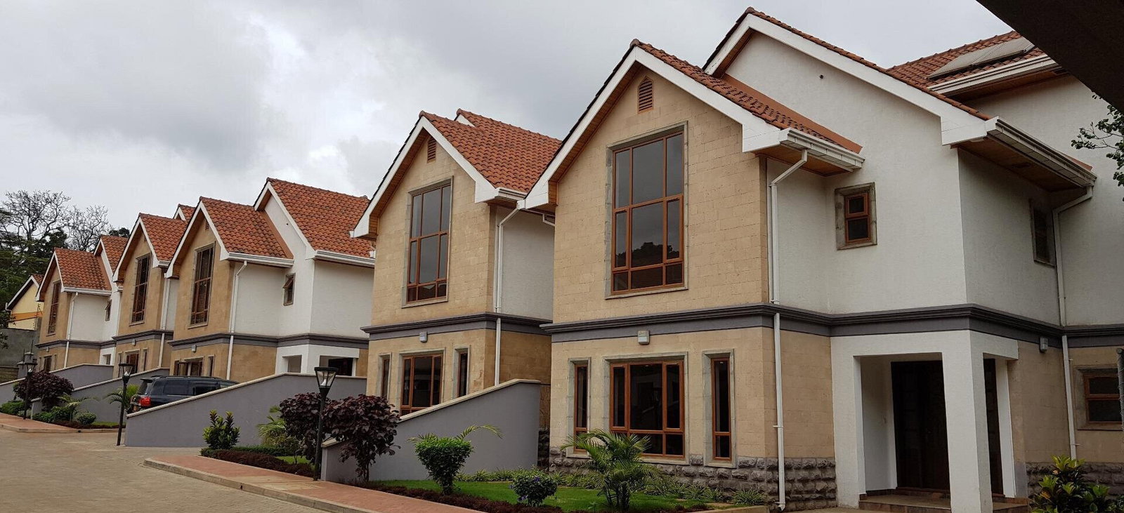 5-Ensuite Townhouse with Garden & DSQ Near Valley Arcade