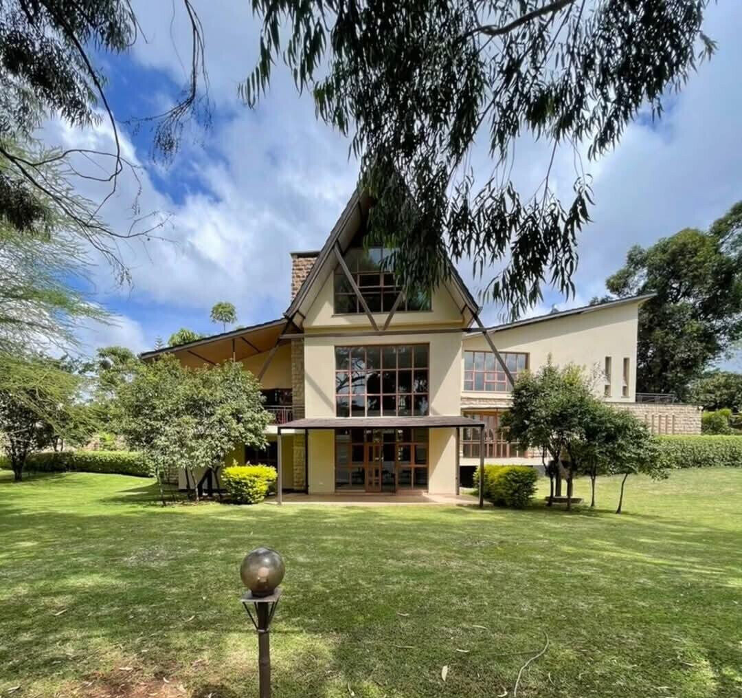 5-Ensuite Villa with Sunken Lounge & Man-Made Dam – Karen