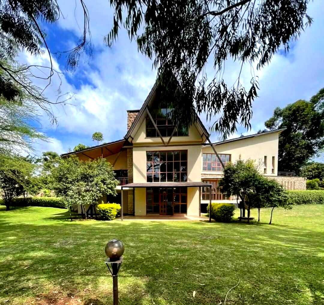 5-Ensuite Villa with Sunken Lounge & Man-Made Dam – Karen