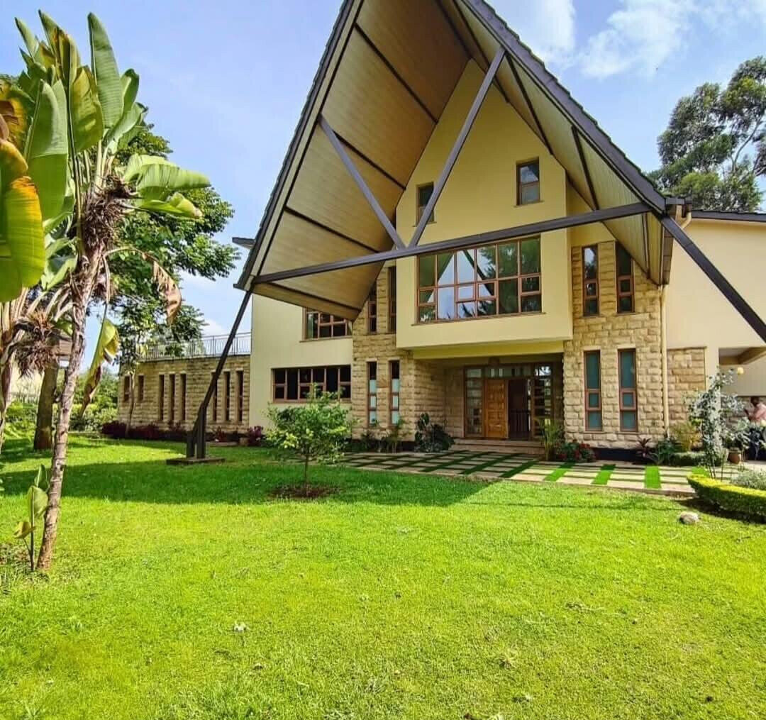 5-Ensuite Villa with Sunken Lounge & Man-Made Dam – Karen