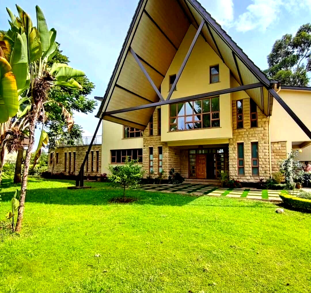 5-Ensuite Villa with Sunken Lounge & Man-Made Dam – Karen