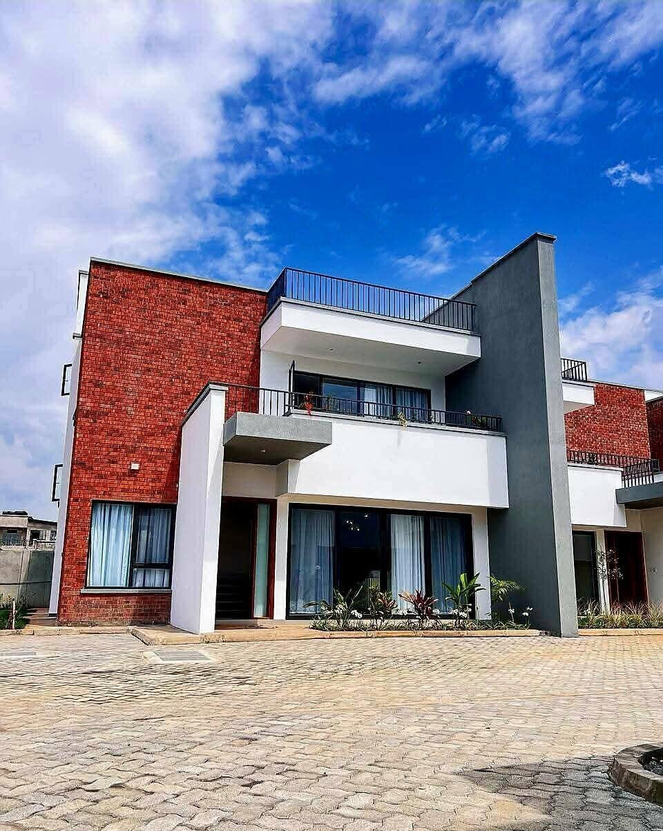 4BR Duplex & Triplex Townhouses with Rooftop Terrace – Langata