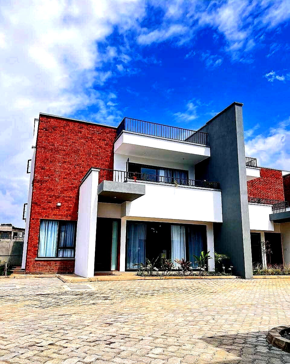 4BR Duplex & Triplex Townhouses with Rooftop Terrace – Langata