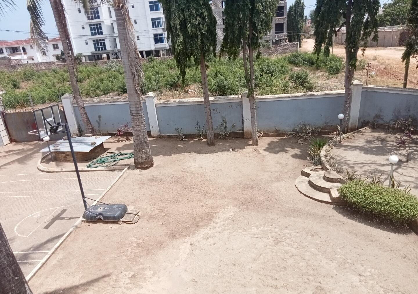4BR Townhouse on Quarter Acre with Garden - Beach Road, Nyali