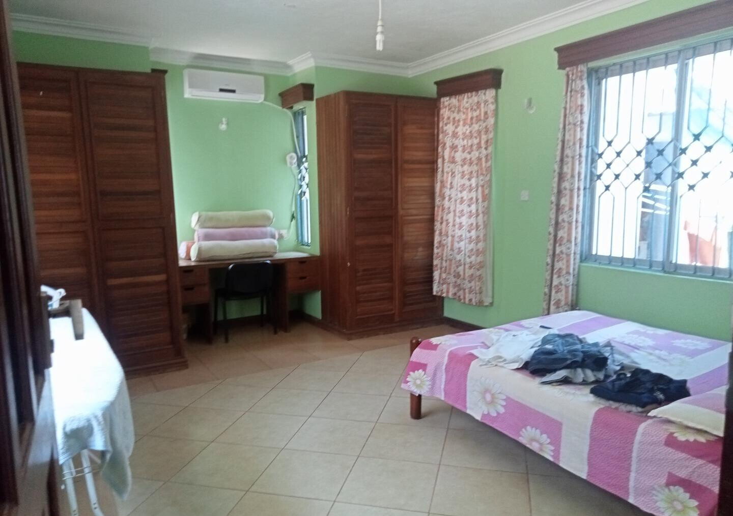 4BR Townhouse on Quarter Acre with Garden - Beach Road, Nyali
