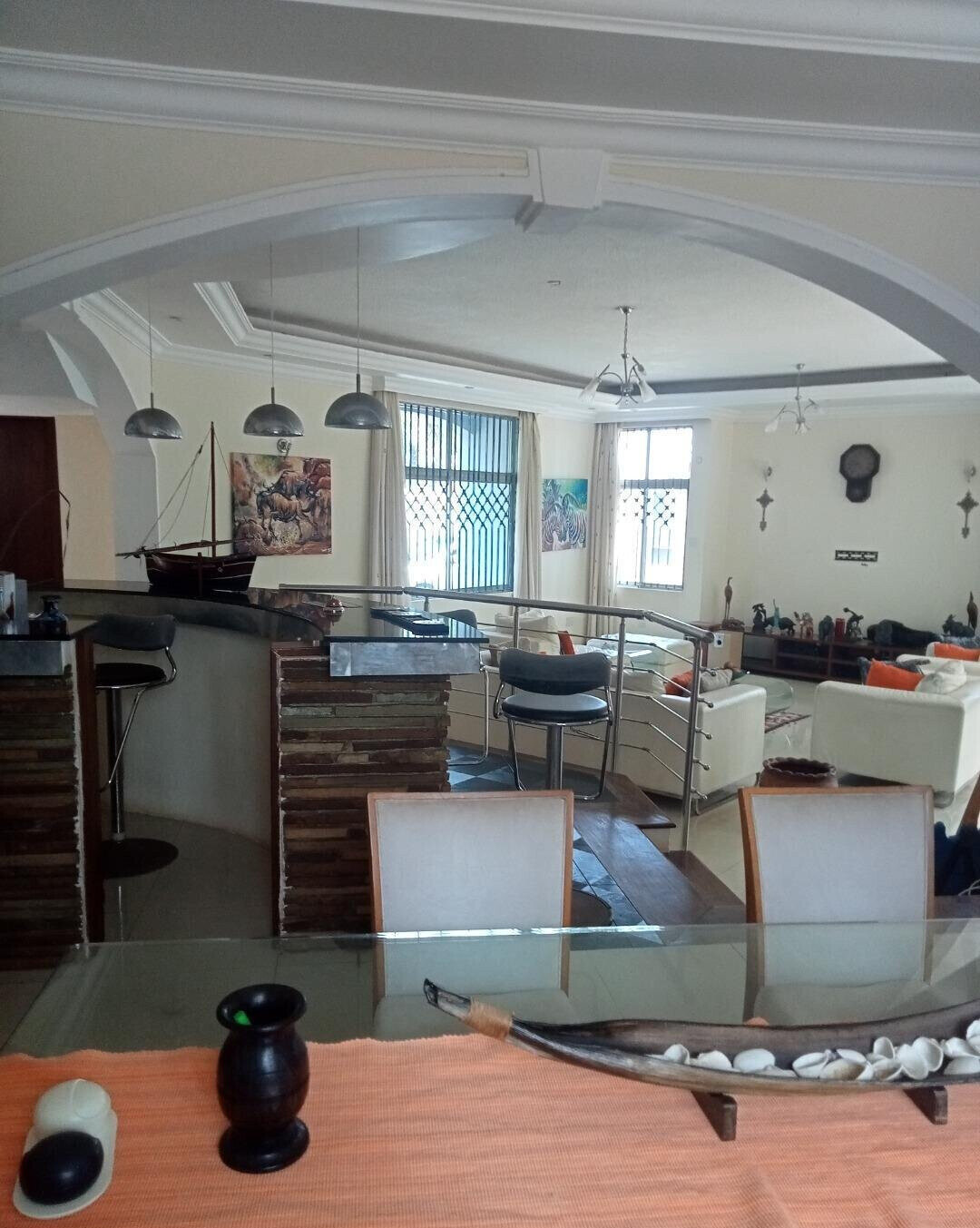 4BR Townhouse on Quarter Acre with Garden - Beach Road, Nyali