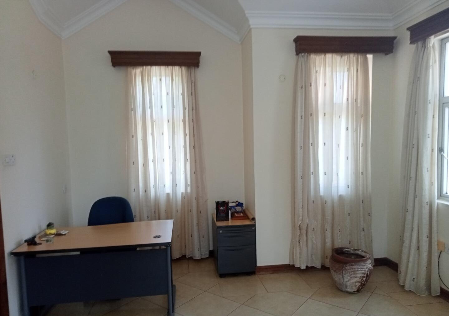 4BR Townhouse on Quarter Acre with Garden - Beach Road, Nyali