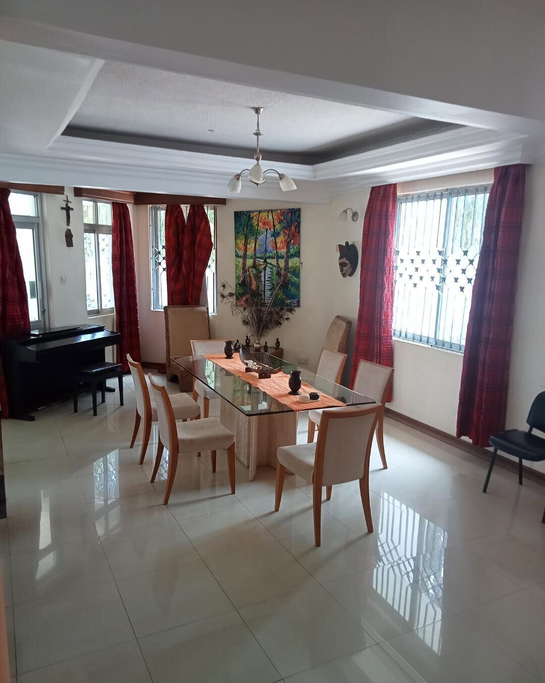4BR Townhouse on Quarter Acre with Garden - Beach Road, Nyali