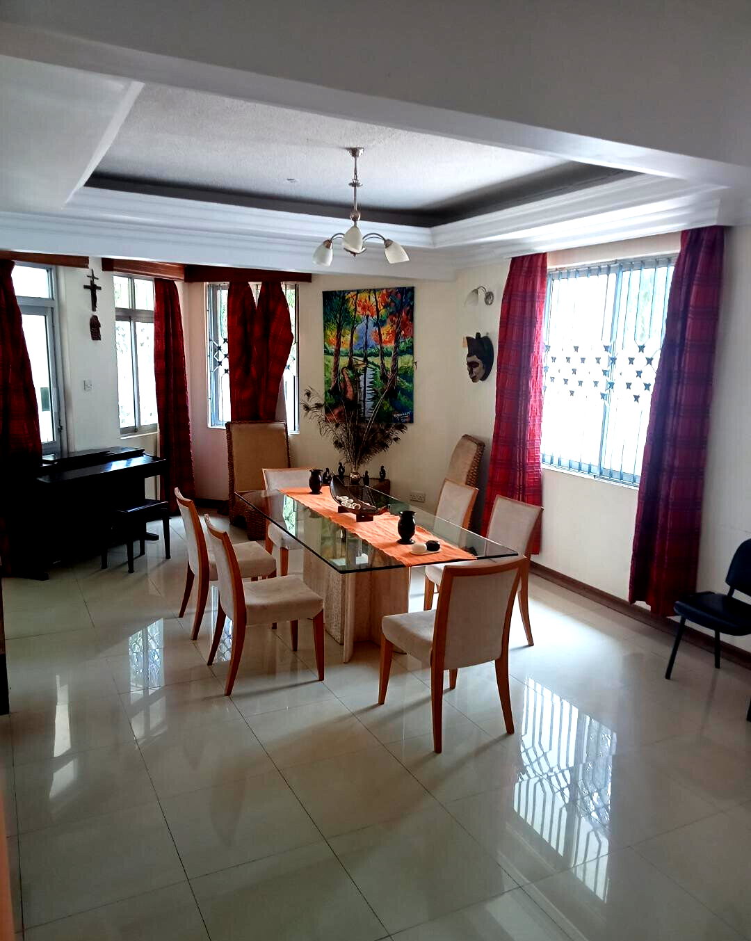 4BR Townhouse on Quarter Acre with Garden - Beach Road, Nyali
