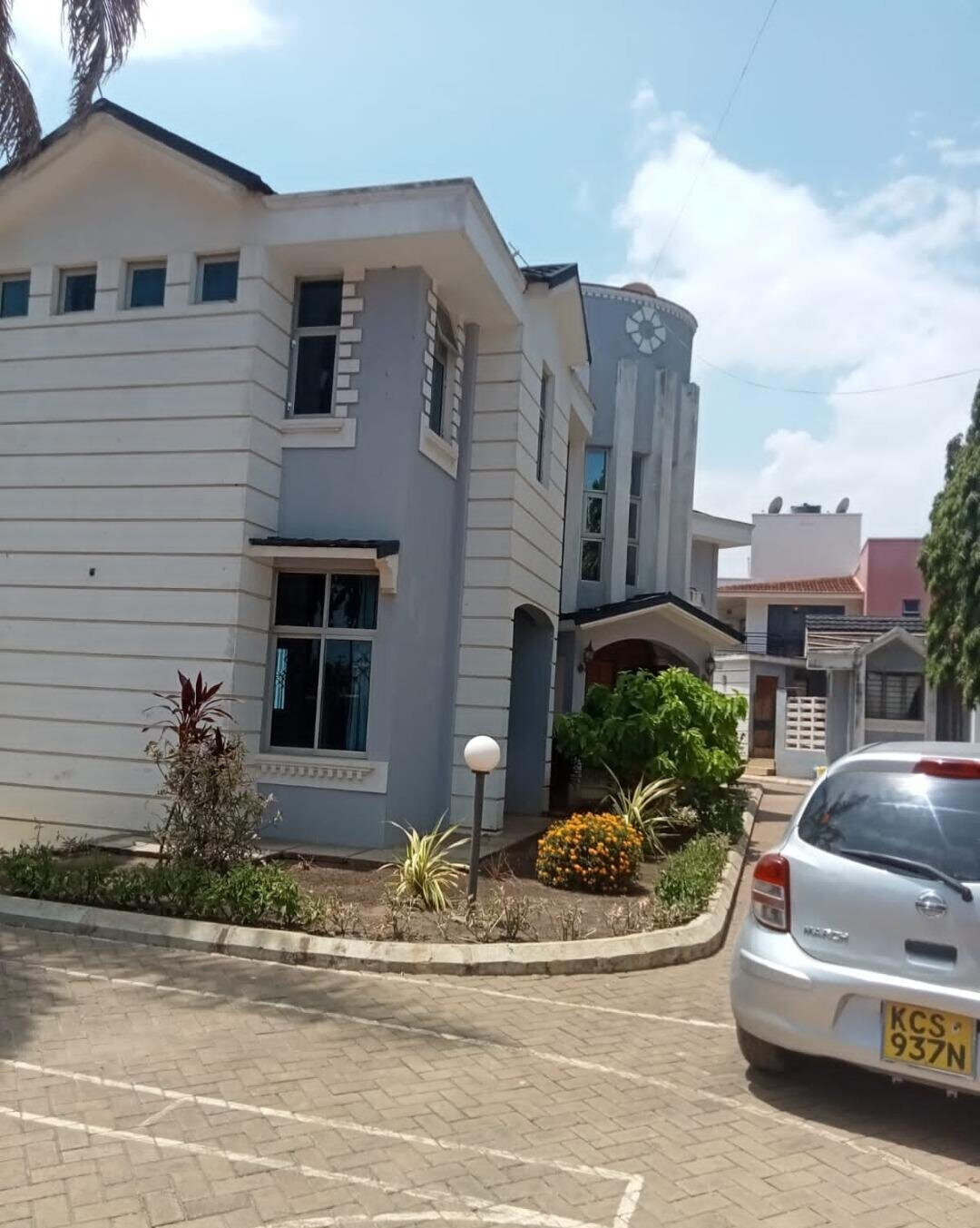 4BR Townhouse on Quarter Acre with Garden - Beach Road, Nyali