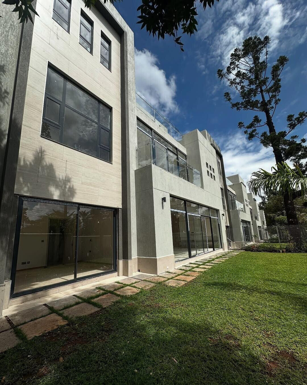 5-Ensuite Townhouse with DSQ & Private Garden - Lavington